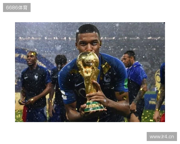 懂球帝2025年10月足坛MVP：姆巴佩蝉联！