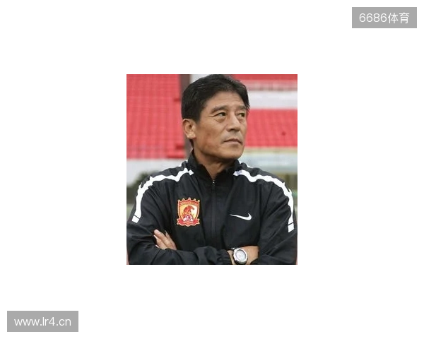 渝媒：李章洙在重庆被球迷请吃火锅，他直接吃的红锅微辣