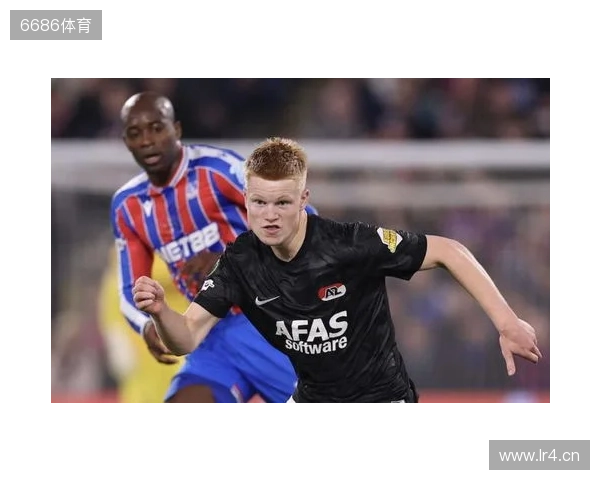 电讯报：纽卡有意引进小将斯密特，该球员非常乐意在一月加盟